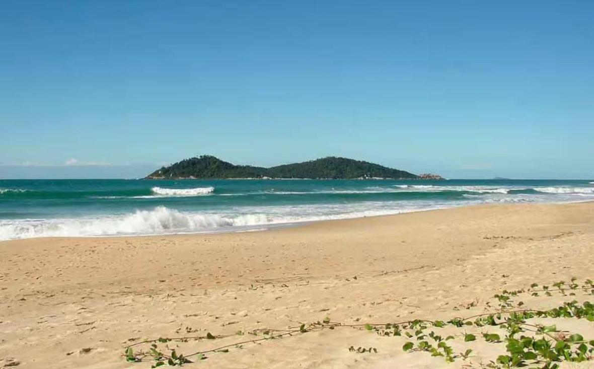 Em Clube Frente A Do Campeche * Florianópolis